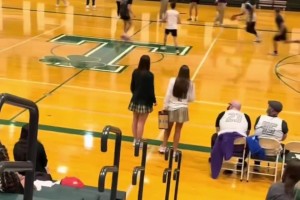 詹姆斯&韦德前队友！后卫诺里斯·科尔在师生赛上乱杀啊